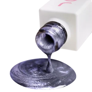 JOIA Vegan Cat Eye Gel Polish 06CE Frostgaze 6ml – silvery blue – macro close-up of the cat eye effect